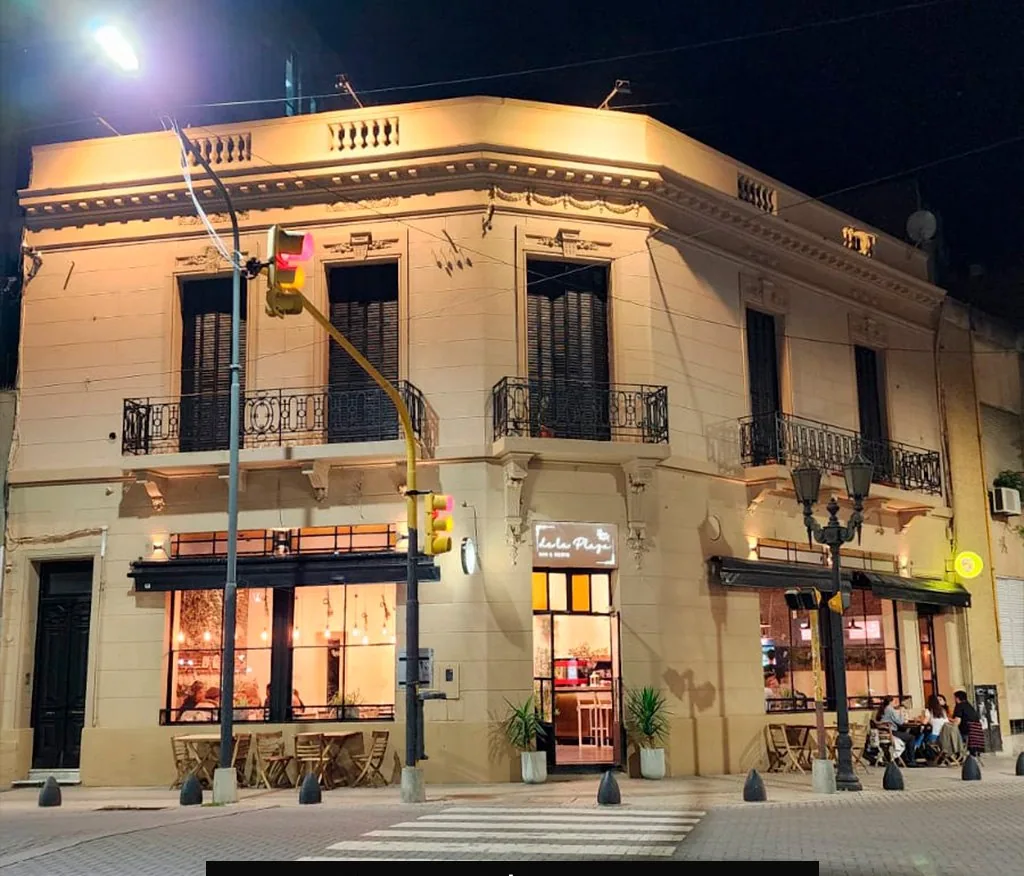 De La Plaza Bar
